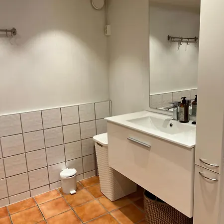 Koselig Med Gratis Parkering Og Naert Busstopp Apartment Tromso