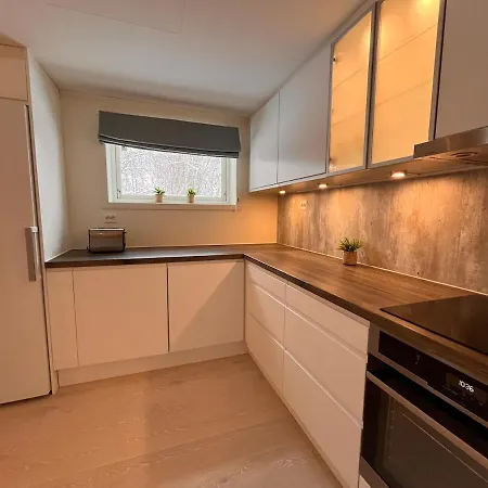 Apartment Koselig Med Gratis Parkering Og Naert Busstopp